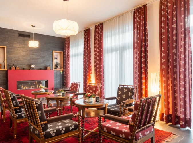 022_Carlton Europe Interlaken_Schoene Aussichten Touristik_Lobby mit Feuer